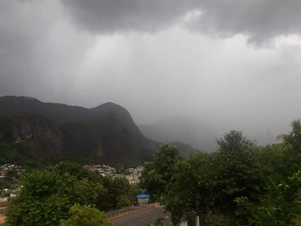 Mais de 110mm de chuva são registrados em cidades do Espírito Santo