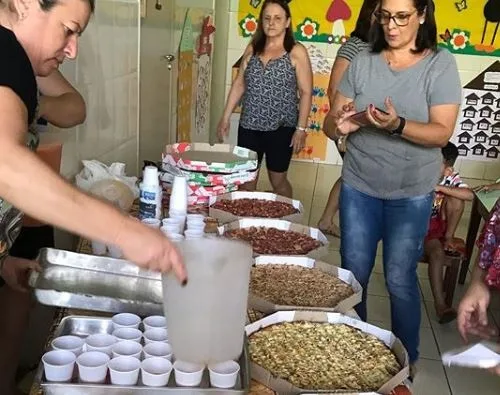 Capixaba promove 'Dia da Pizza' em creche após criança dizer que nunca comeu a iguaria