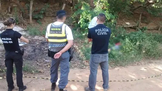 Homem é assassinado com tiros na cabeça em Guarapari