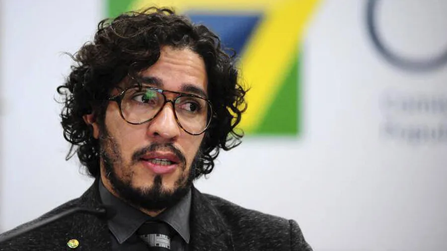 'Cuspiria de novo em Bolsonaro', diz Jean Wyllys após advertência