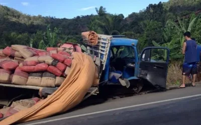 Acidente com três veículos deixa motorista gravemente ferido em Guarapari