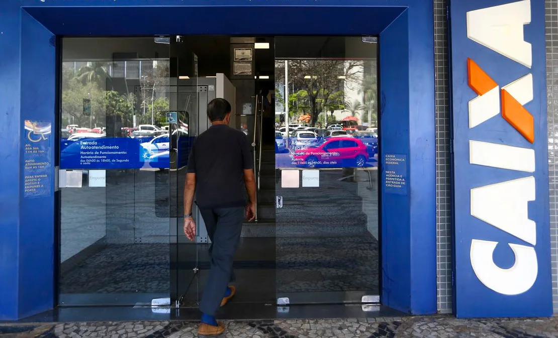 Caixa Econômica Federal inicia hoje (13) a liberação do saque de até R$ 500 em contas do Fundo de Garantia do Tempo de Serviço (FGTS).