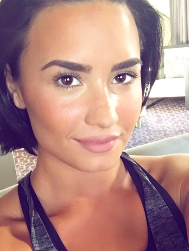 Demi Lovato encara baixas temperaturas em sessão de crioterapia!