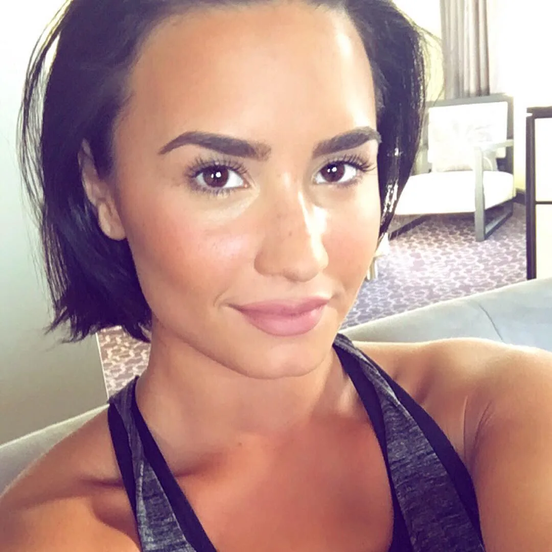 Demi Lovato encara baixas temperaturas em sessão de crioterapia!