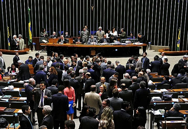 Sancionada lei que reajusta salários dos servidores da Câmara dos Deputados