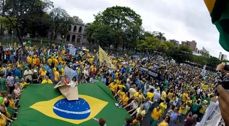 Mais de 200 cidades do País realizam manifestações neste domingo