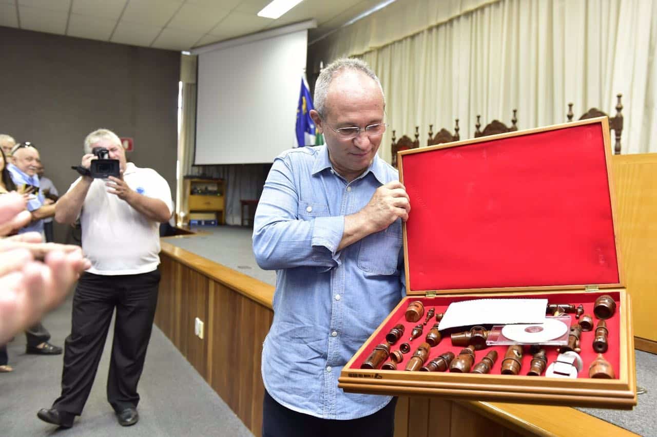 Ferraço sela a paz com Hartung durante evento em Cachoeiro