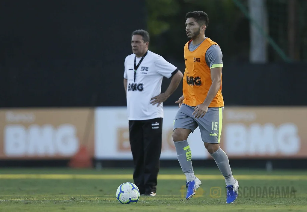 Luxemburgo testa Vasco com quatro volantes para duelo de domingo com o São Paulo