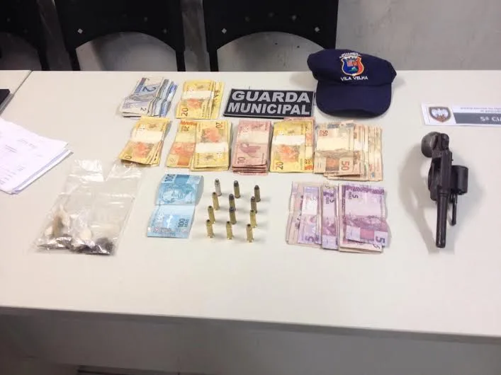 Armas, drogas, munição e prisões durante a madrugada em Vila Velha