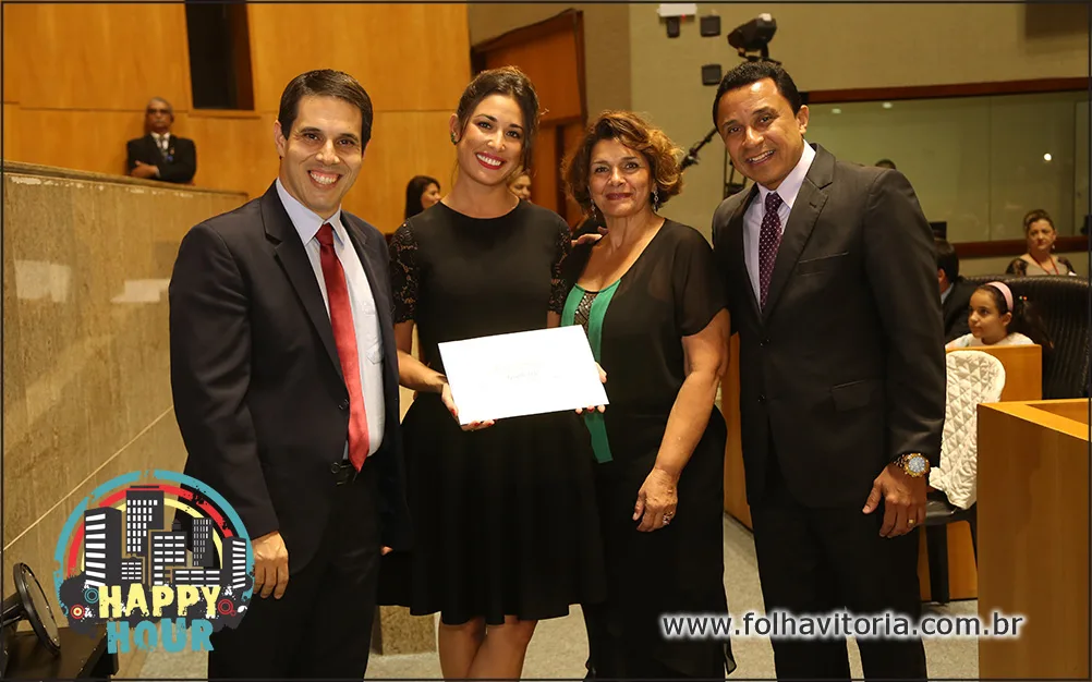 Elenco de "Os Dez Mandamentos" e TV Vitória recebem homenagem na Assembleia