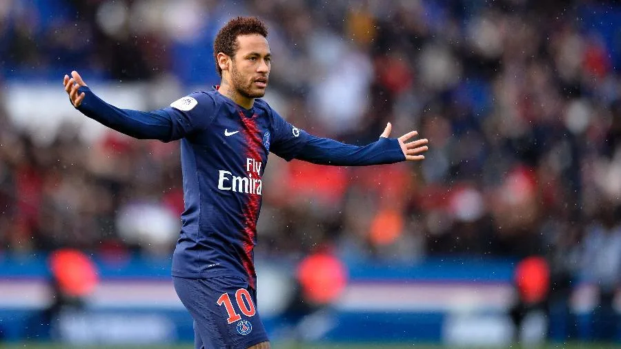 Técnico do PSG confirma o retorno de Neymar ao time neste sábado pelo Francês