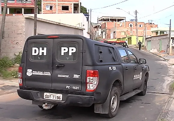 Idoso é atingido por quatro tiros durante assalto na Serra