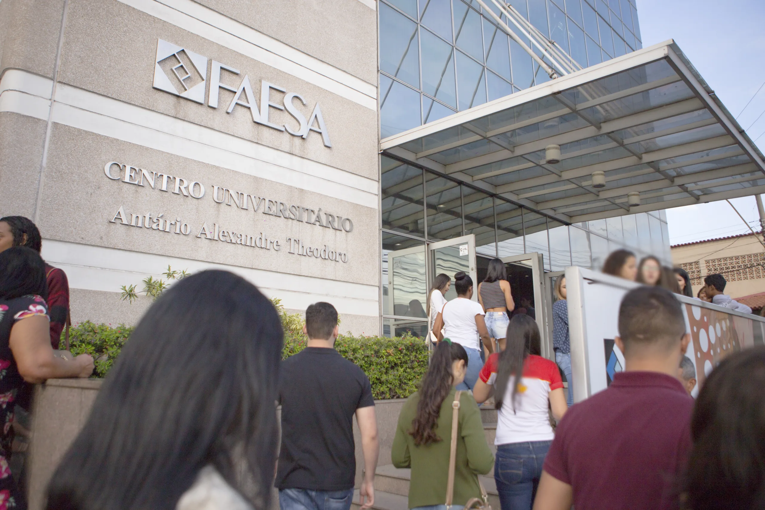 Ufes, Ifes e faculdades particulares suspendem aulas do período noturno nesta quarta