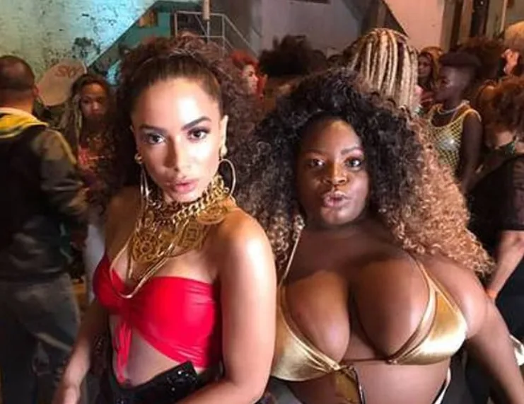 Anitta recria os seus looks mais conhecidos durante o carnaval 2018