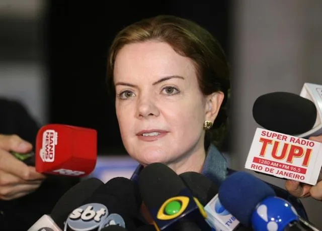 'Perderá votos no PT', diz Gleisi em crítica a Baleia Rossi sobre impeachment