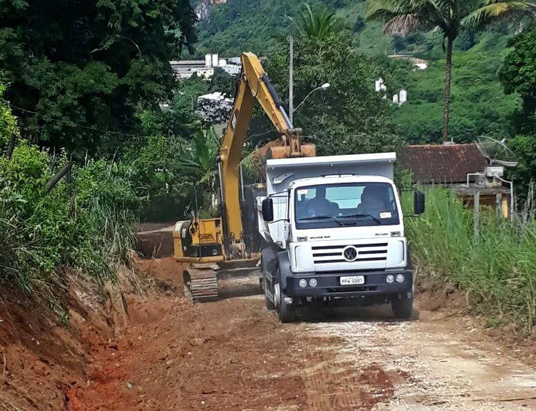 Estradas rurais afetadas pelas chuvas recebem reparos em Cachoeiro de Itapemirim