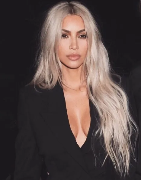 Kim Kardashian manda presentes de Valentine's Day para seus 'haters'