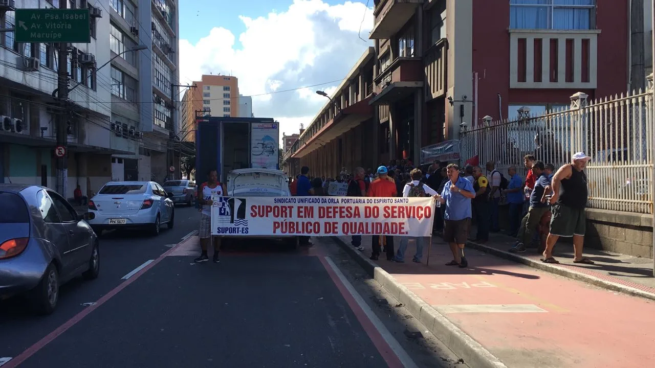 Protesto deixa trânsito lento nesta terça-feira em Vitória