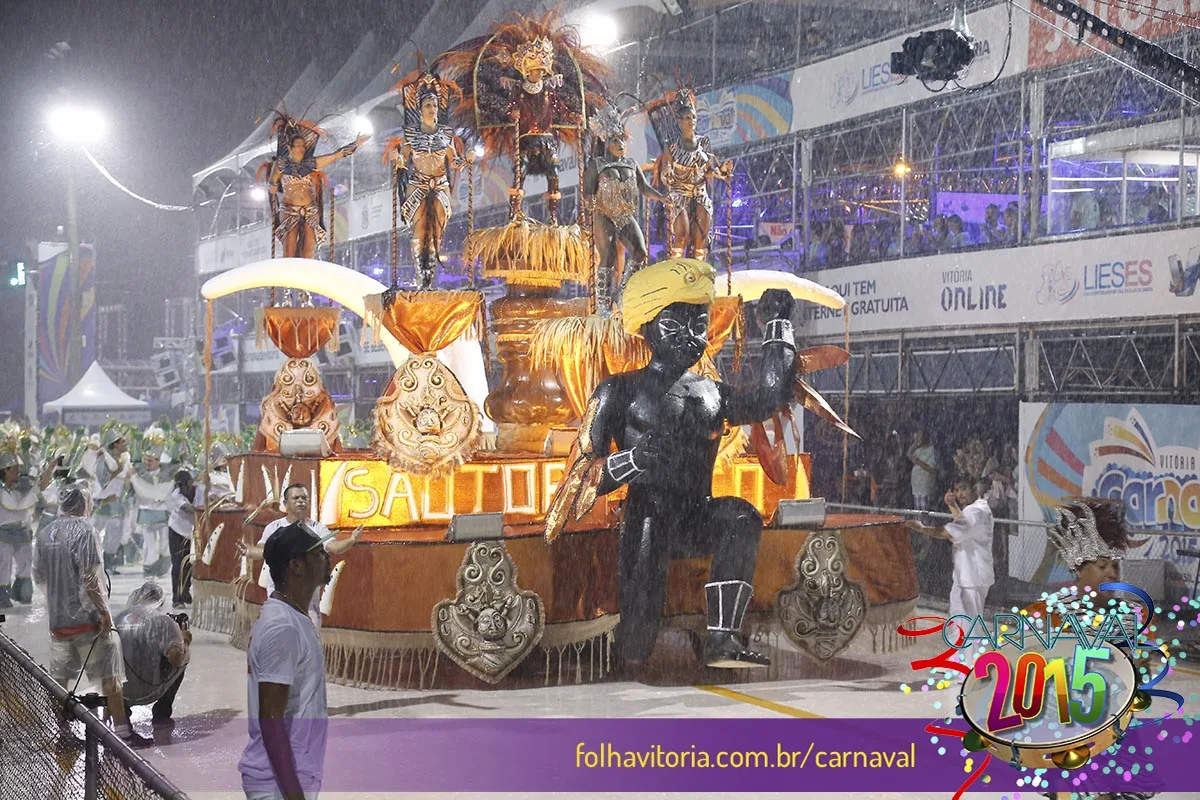 Temporal e apagão no desfile da São Torquato no sambódromo capixaba