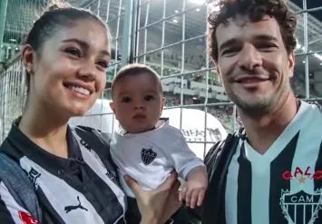 Filho de Sophie Charlotte e Daniel de Oliveira vira personagem de vídeo do Atlético Mineiro