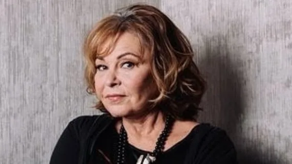 Roseanne Barr diz que fez comentário racista sob efeito de remédio