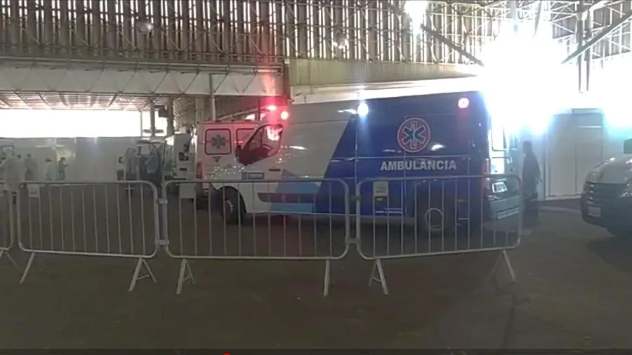 Hospital do Anhembi tem fila de ambulâncias e recebe 159 pacientes em um dia