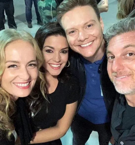 Thais Fersoza e Michel Teló curtem show de Sandy & Junior sem a filha: 'Se ela souber vai ficar chateada'