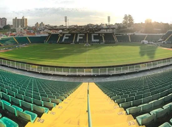 Justiça determina bloqueio de bens para pagamento de salários no Figueirense