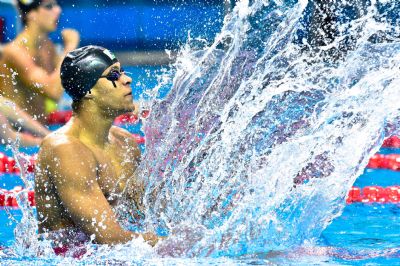 Brasil abre provas de natação com um ouro, dois bronzes e três recordes