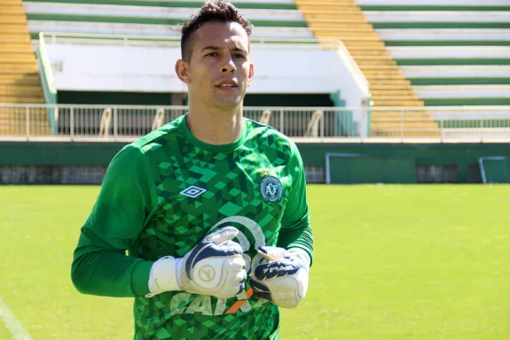 Mãe do goleiro Danilo diz que 'perdeu filho, mas ganhou milhares'