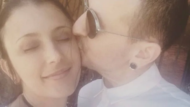 Com mensagens ofensivas, Hackers invadem Twitter da mulher de Chester Bennington