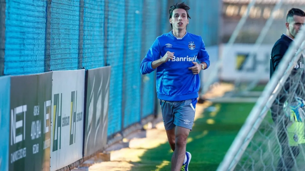 Pedro Geromel faz corrida leve e pode reforçar o Grêmio contra o São Paulo