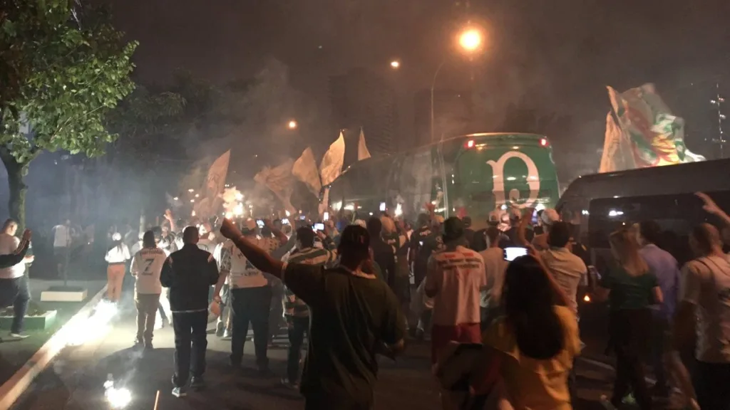 Morte de palmeirense em briga põe torcida única em xeque no Estado de São Paulo