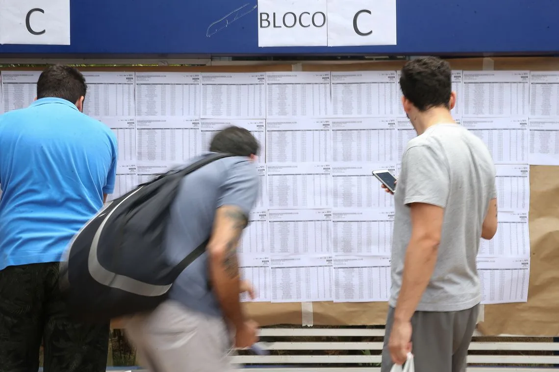 Candidatos fazem provas do Enem neste domingo na União Pioneira de Integração Social na Aasa Sul