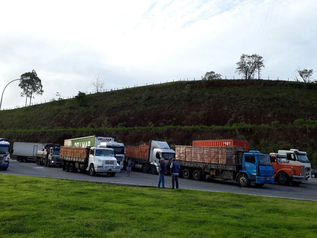 Operação flagra irregularidades no transporte de blocos cerâmicos no ES