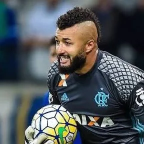 'Quero mostrar para mim mesmo do que sou capaz', diz goleiro Muralha, do Coritiba