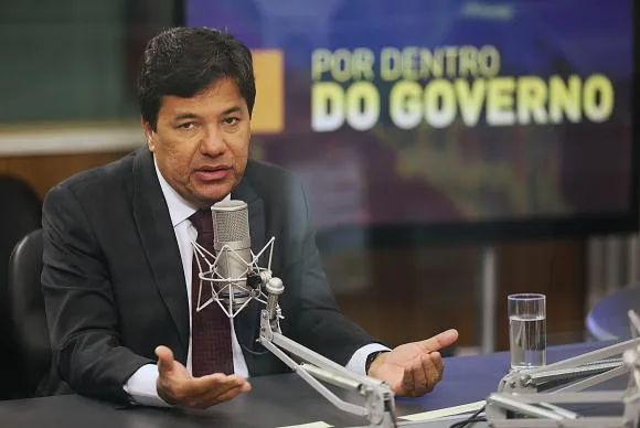 MEC vai apoiar formação de professores para educação de surdos, diz ministro