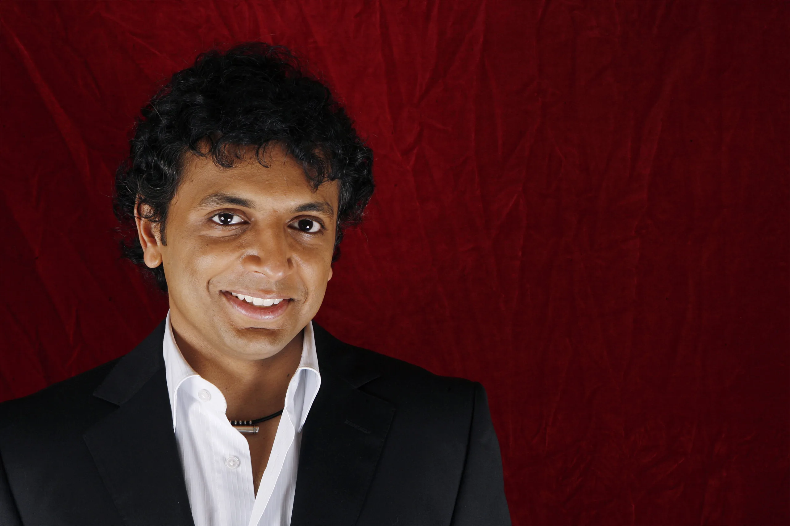 Director M. Night Shyamalan poses for a portrait during a press day promoting his new film “The Happening” in New York June 9, 2008. REUTERS/Lucas Jackson (UNITED STATES) – RTX6P8Q