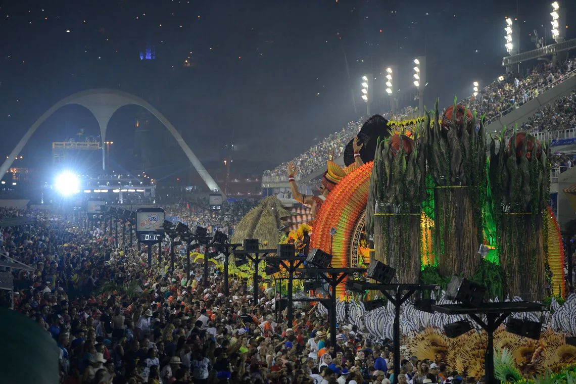 Rio de Janeiro – Desfile da escola de samba do grupo especial Imperatriz Leopoldinense, no Sambódromo (Fernando Frazão/Agência Brasil)