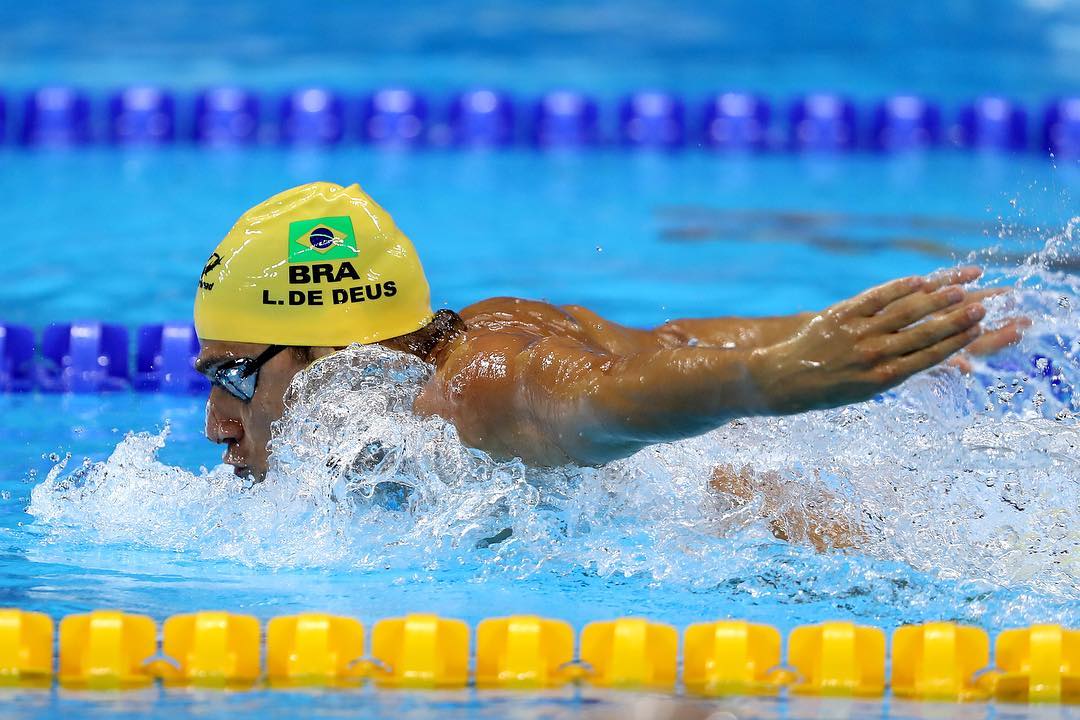 Leonardo de Deus bate recorde brasileiro e avança; Etiene também vai à semifinal