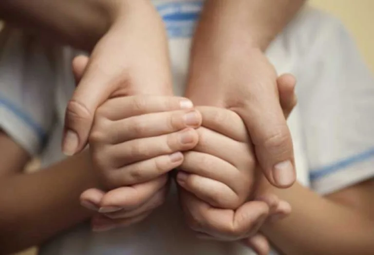 Pais adotivos são condenados a indenizar criança de 9 anos, após abandoná-la em Linhares, no ES