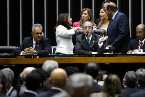 Câmara transfere para semana que vem votações polêmicas por causa de feriado