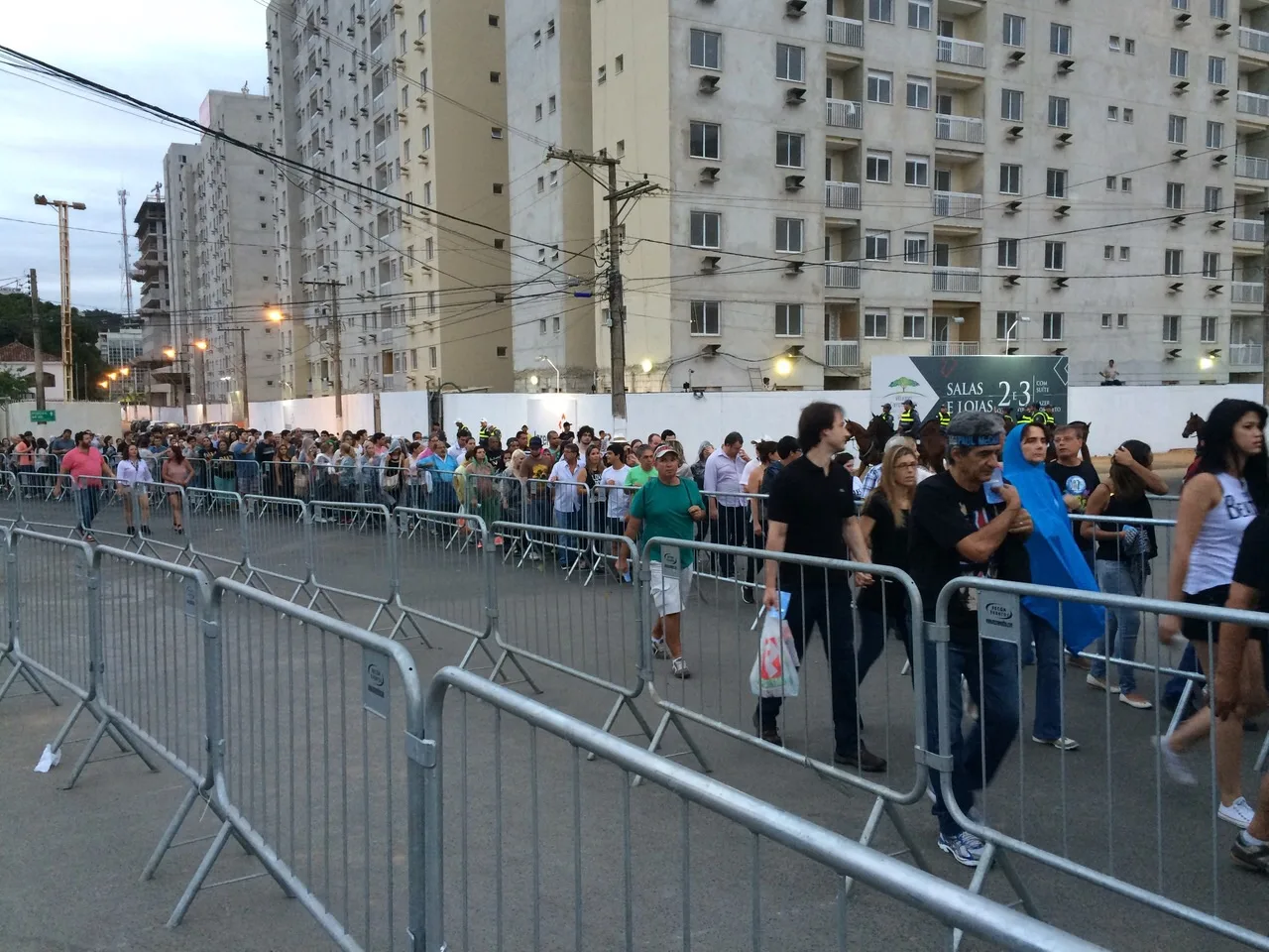 Trânsito intenso e filas gigantes para o show de Paul McCartney em Cariacica