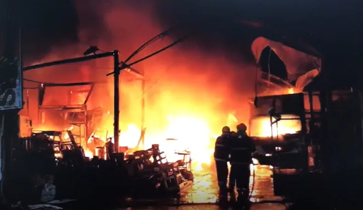 Estoque de floricultura fica completamente destruído após incêndio em Vitória