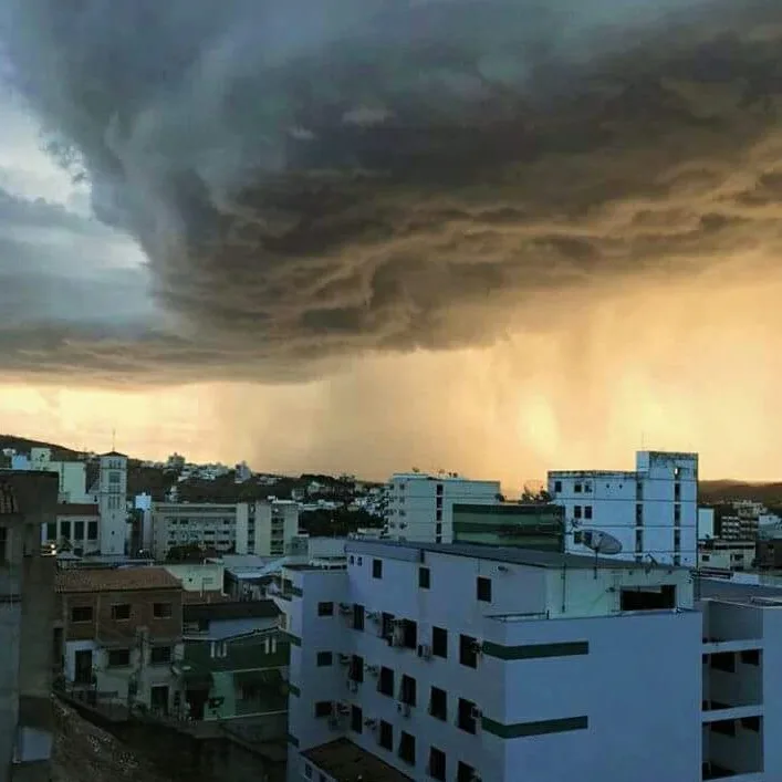 Defesa Civil e Bombeiros monitoram estragos após forte temporal em Colatina