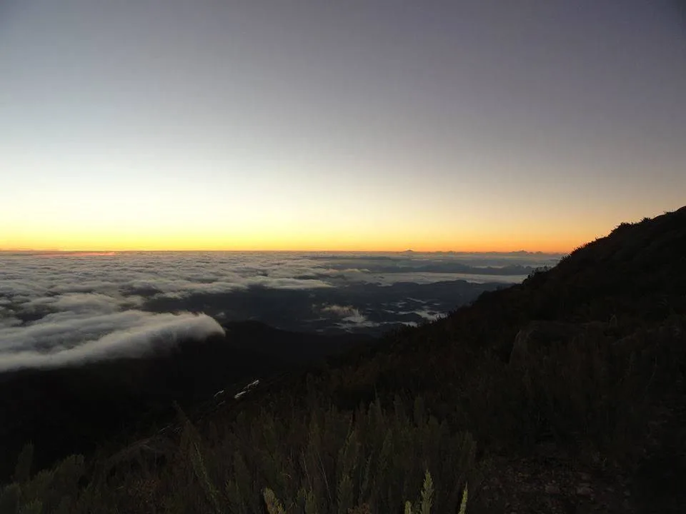 Guias são contratados para auxiliar nas buscas por professor desaparecido no Pico da Bandeira