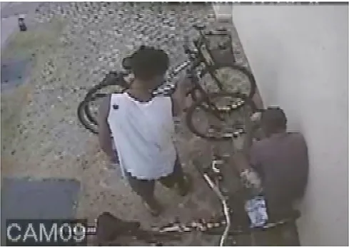 Jovens usam pedras para roubar bicicletas em Vila Velha. Veja vídeo!