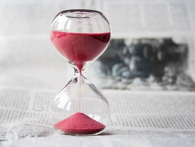 DICA DO DIA (Nº 227): À UMA HORA/A UMA HORA