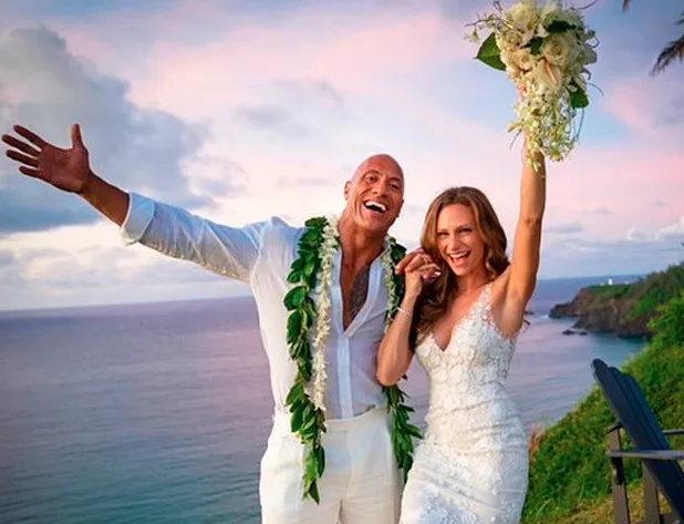 Saiba tudo sobre o vestido de mais de R$ 50 mil que Lauren Hashian usou em casamento com Dwayne The Rock Johnson