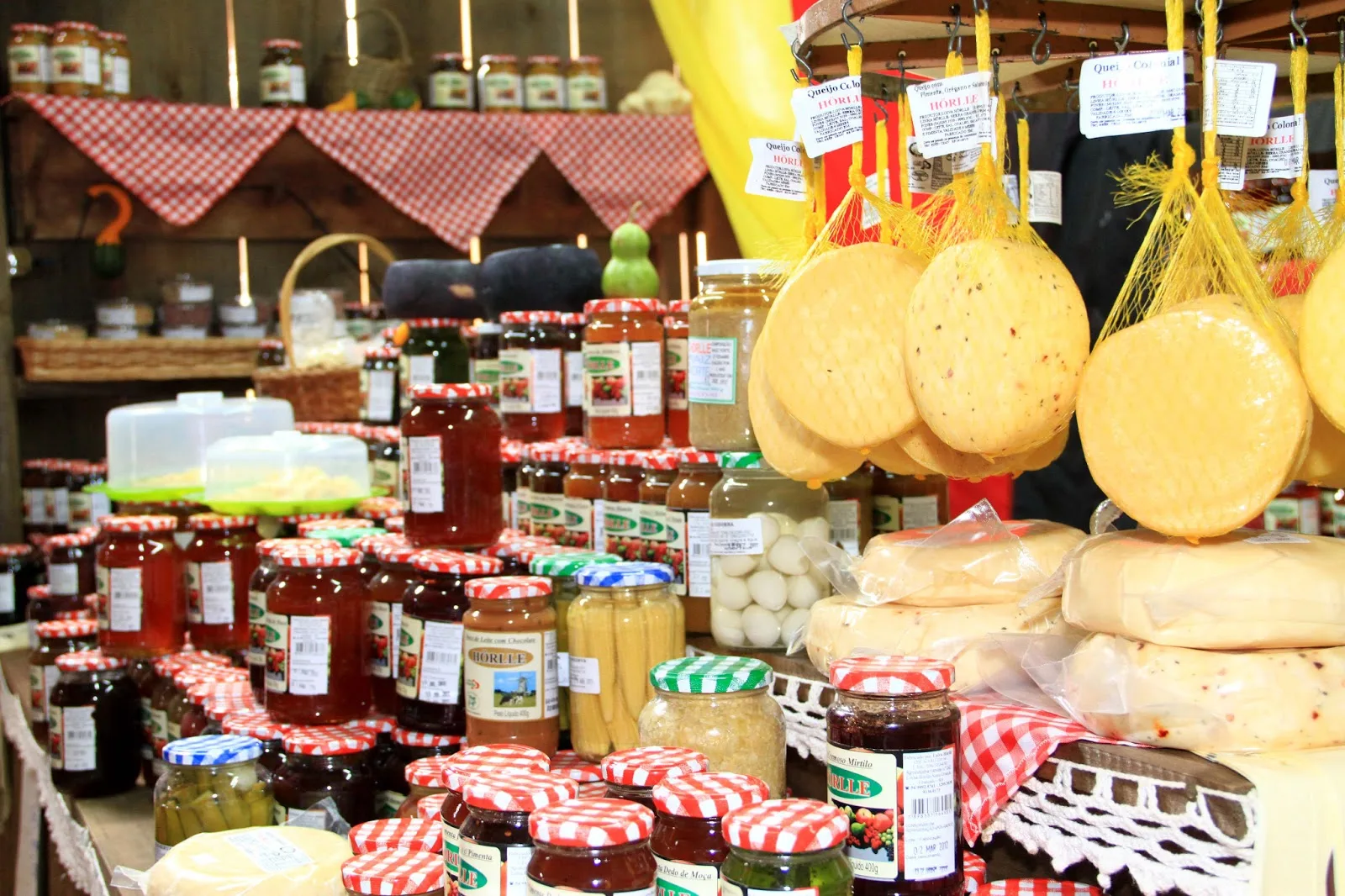 Produtos do campo expostos em feira na Praça do Papa a partir de sexta-feira